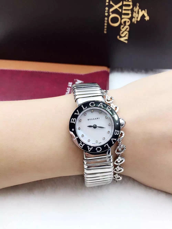 ブルガリ時計正面デザイン